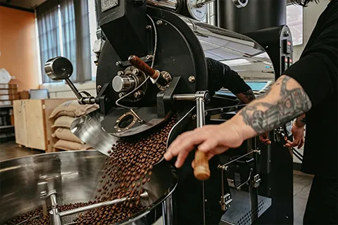 instalacion de maquina tostadora de cafe en fabrica
